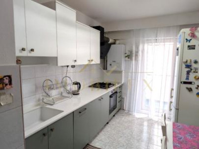 Apartament 4 camere, spațios 76mp, decomandat, zona Aurel Vlaicu