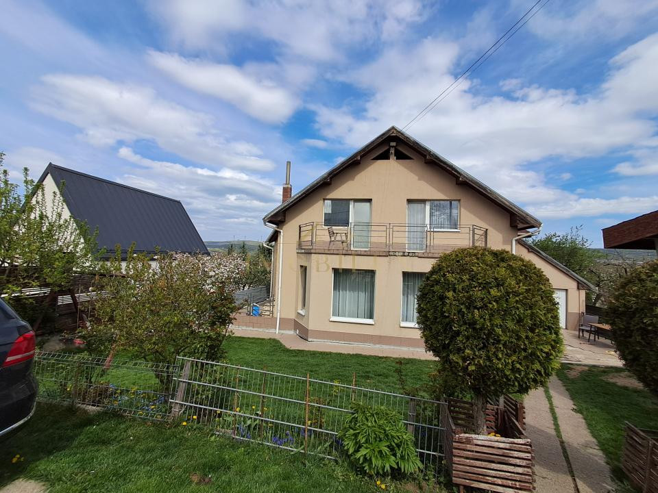 Casa individuala plus o construcție separată in Gruia