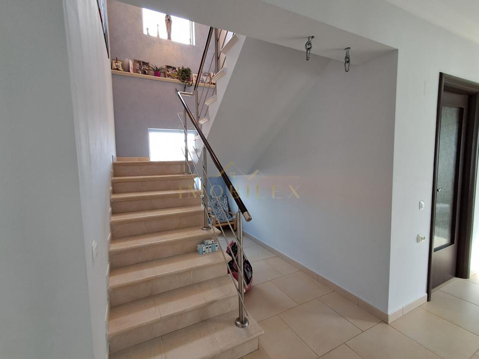 Casa individuala plus o construcție separată in Gruia