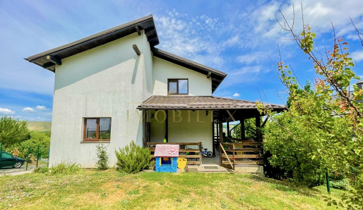 Casă individuală 211mp, teren 445 mp, zona Vivo 