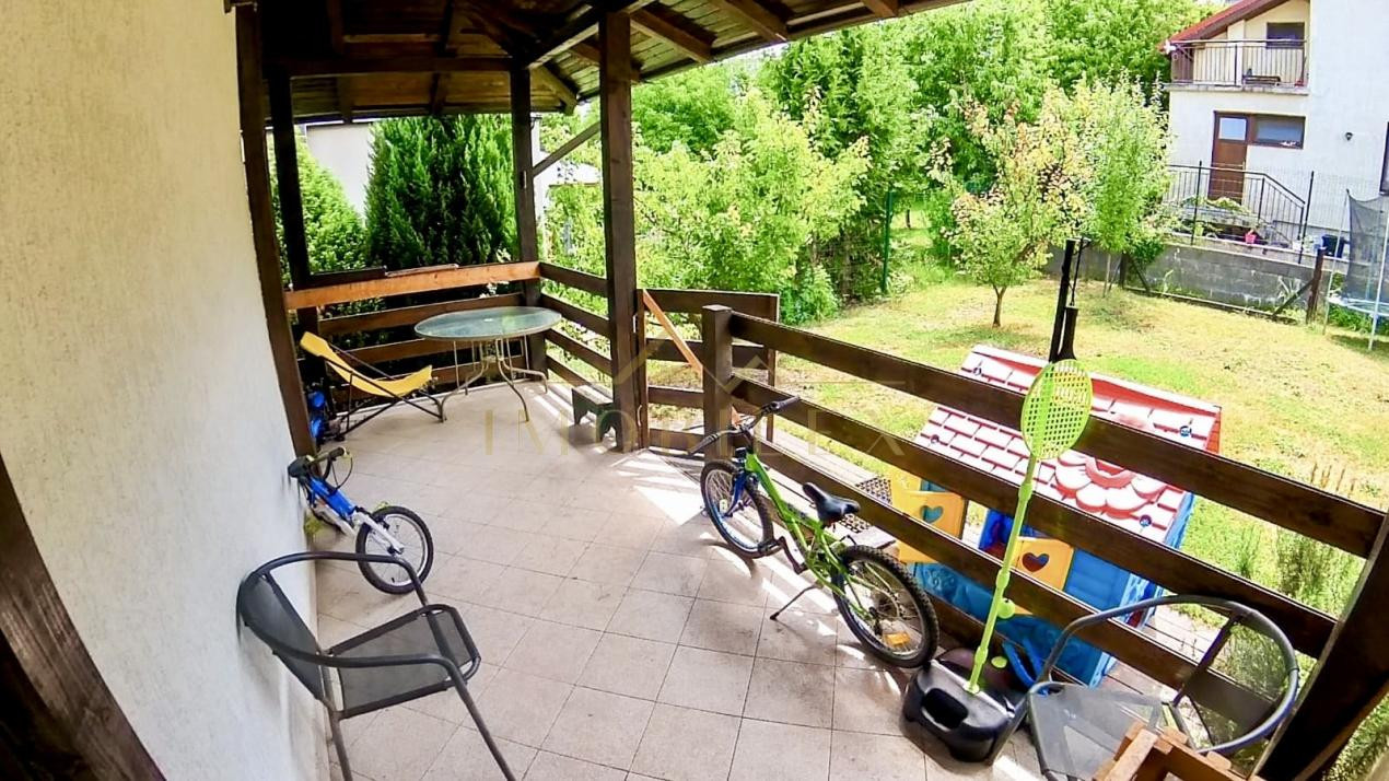 Casă individuală 211mp, teren 445 mp, zona Vivo 