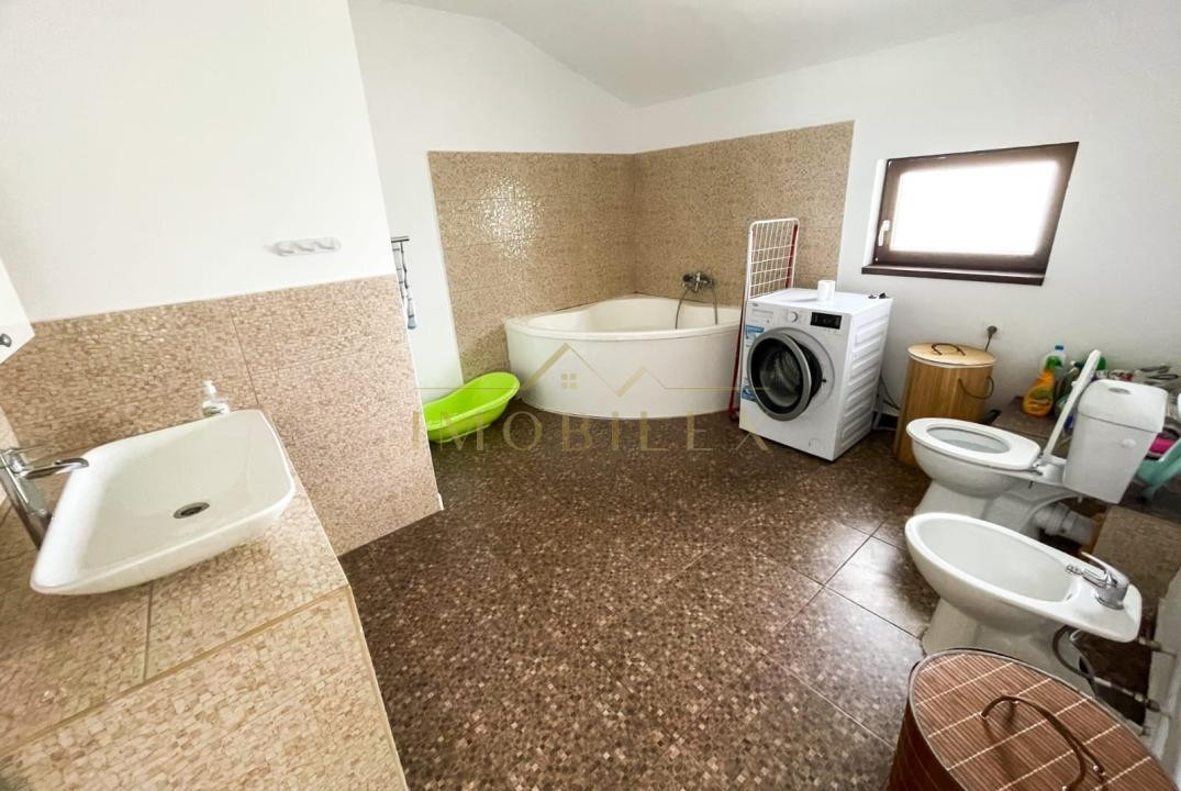 Casă individuală 211mp, teren 445 mp, zona Vivo 