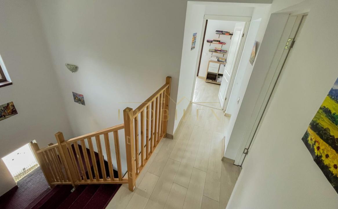 Casă individuală 211mp, teren 445 mp, zona Vivo 