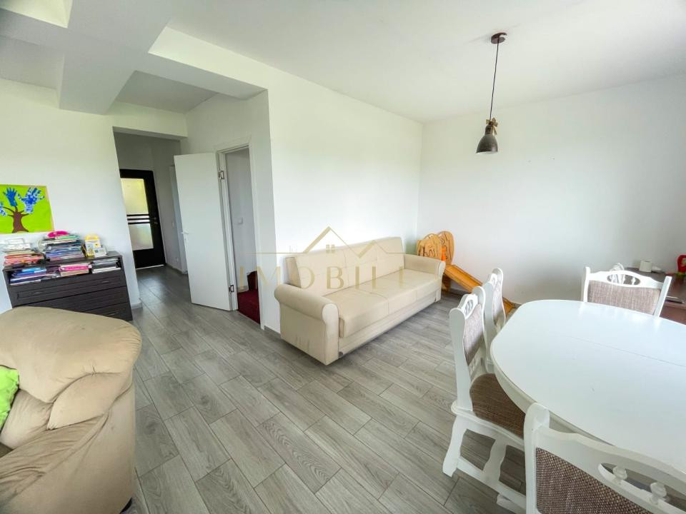 Casă individuală 211mp, teren 445 mp, zona Vivo 