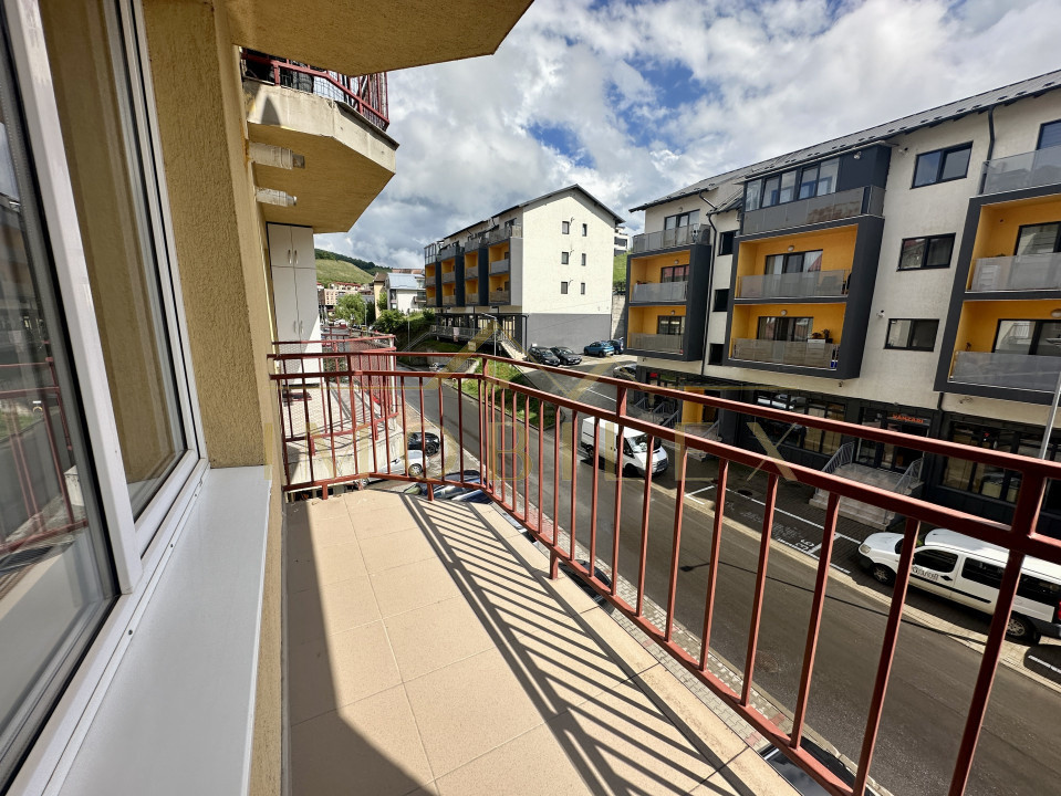 Apartament 3 camere, mobilat, zona Teilor 