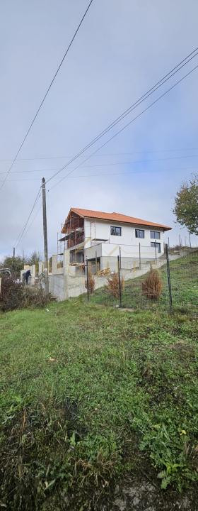 Casa individuală ,teren 1000mp