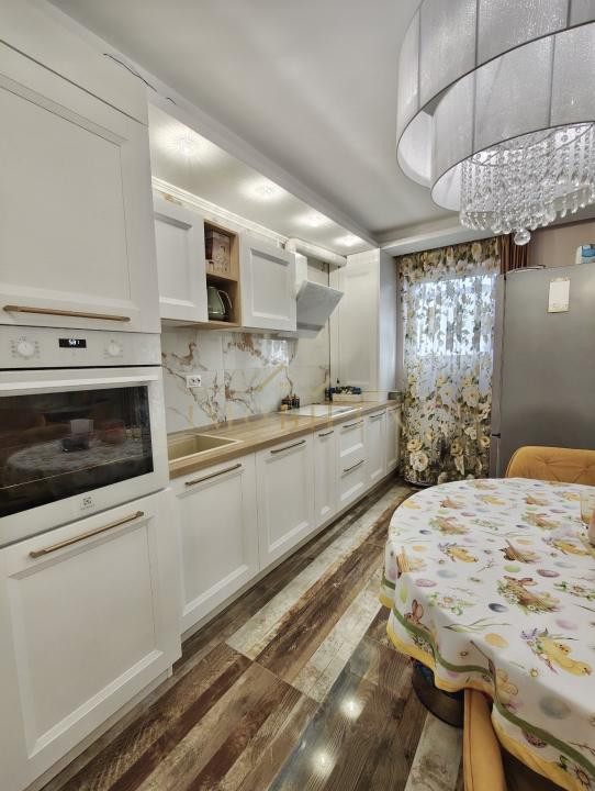 Apartament modern 3 camere , 71 mp, terasă, zona Vivo 