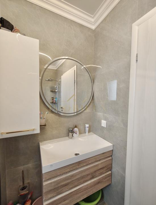 Apartament modern 3 camere , 71 mp, terasă, zona Vivo 
