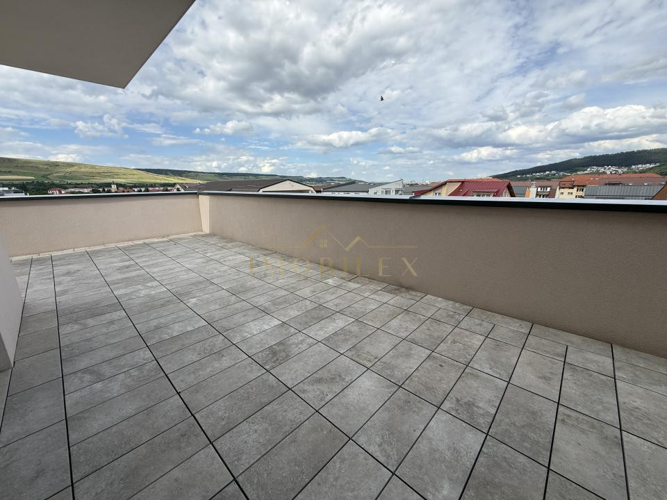 Penthouse 81 mp, FINISAT NOU, terasa 100mp, zona centrala Florești 