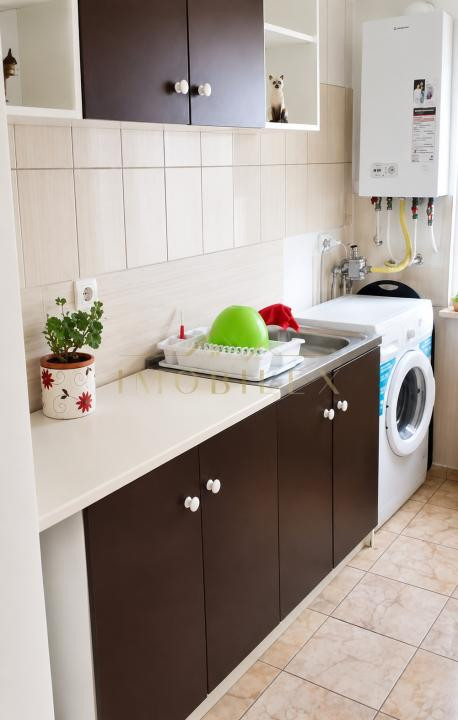 Apartament decomandat, etaj1, zona Florilor/Cetatii 