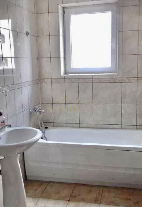 Apartament decomandat, etaj1, zona Florilor/Cetatii 