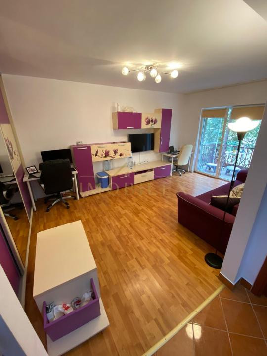 Apartament 2 camere, decomandat, zona Florilor