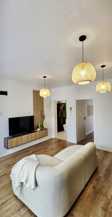 Apartament 2 camere, lux, bloc nou, zona Terra