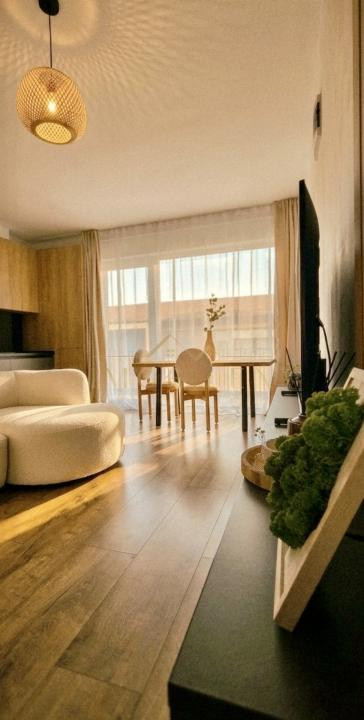 Apartament 2 camere, lux, bloc nou, zona Terra