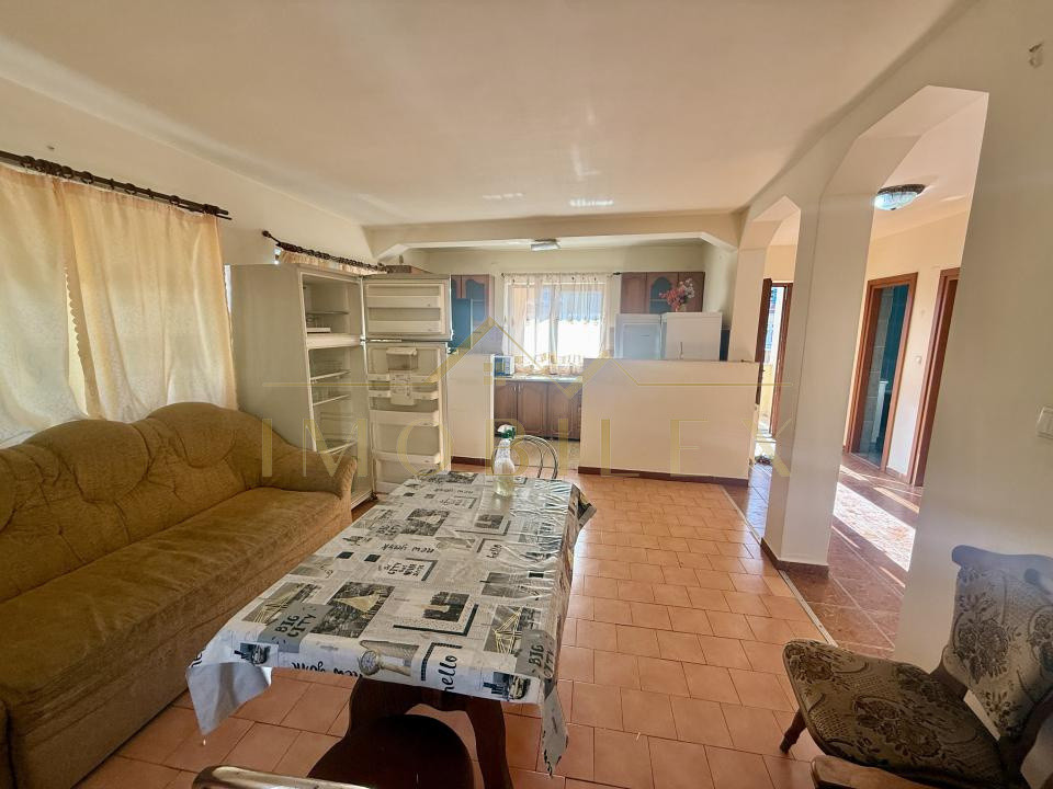 Casă individuală 5 camere, 200mp, de închiriat, terasa, zona Florilor