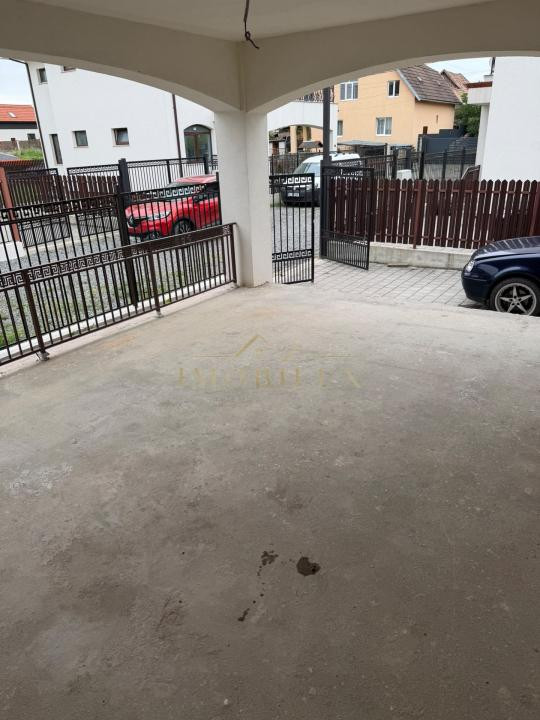 Casă individuală cu 4 camere + Garaj  , panouri fotovoltaice