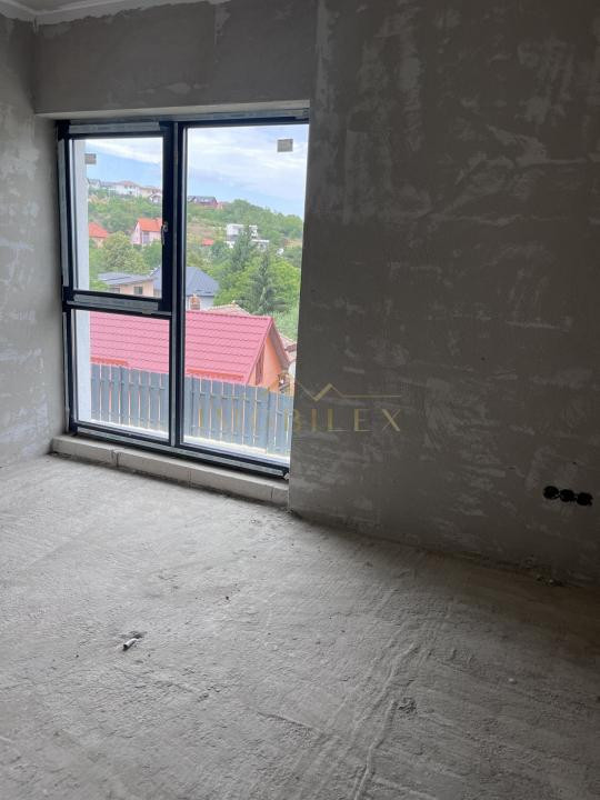 Casă individuală cu 4 camere + Garaj  , panouri fotovoltaice