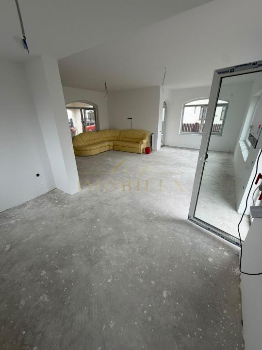 Casă individuală cu 4 camere + Garaj , zonă liniștită 