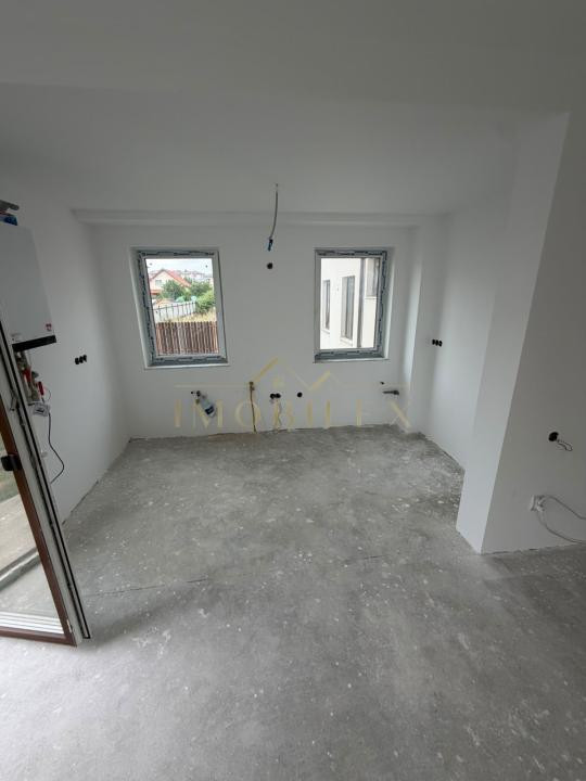 Casă individuală cu 4 camere + Garaj , zonă liniștită 
