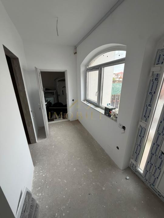 Casă individuală cu 4 camere + Garaj , zonă liniștită 