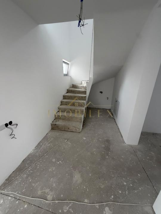 Casă individuală cu 4 camere + Garaj , zonă liniștită 