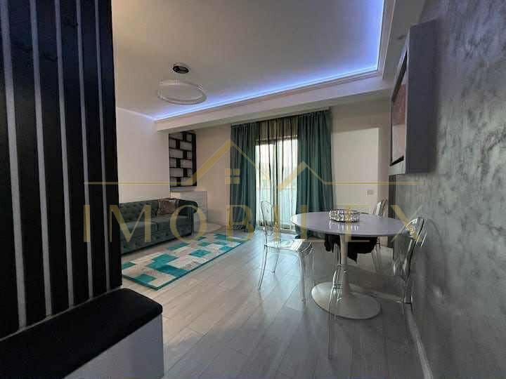 Apartament 2 camere, modern , zona Vivo