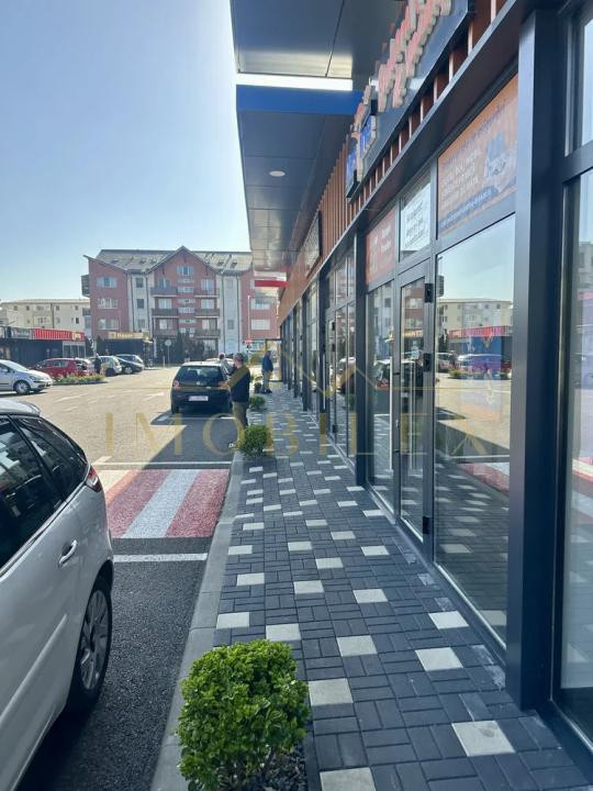 Spațiu comercial de închiriat, zona centrală, Eroilor 