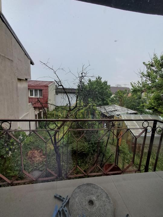 Casă P+1 cu două apartamente independente, teren de 385 mp – Dâmbul Rotund