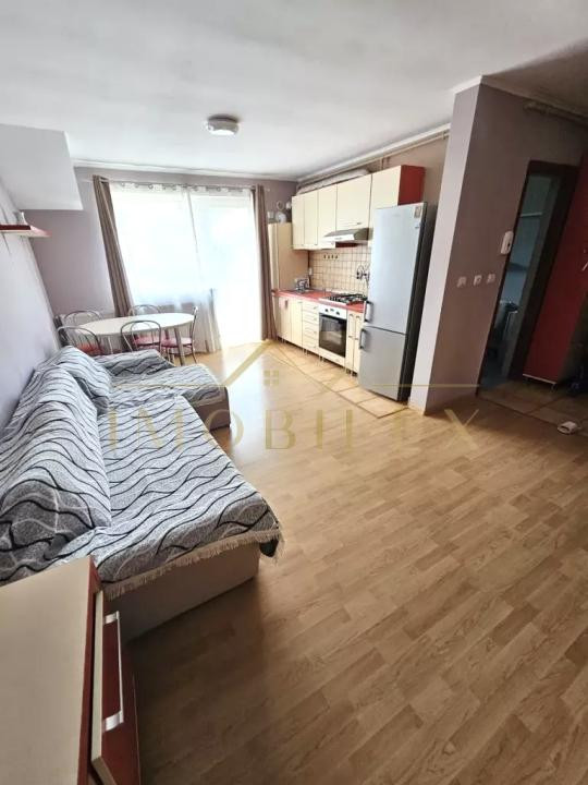 Apartament 3 camere, 2 balcoane, zona Subcetate