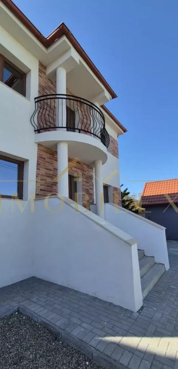 Casa individuală în Dezmir ,700mp teren