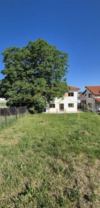Casa individuală în Dezmir ,700mp teren