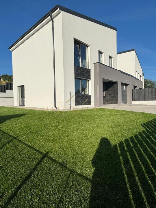 Unitate duplex in Dezmir ,teren 492 mp