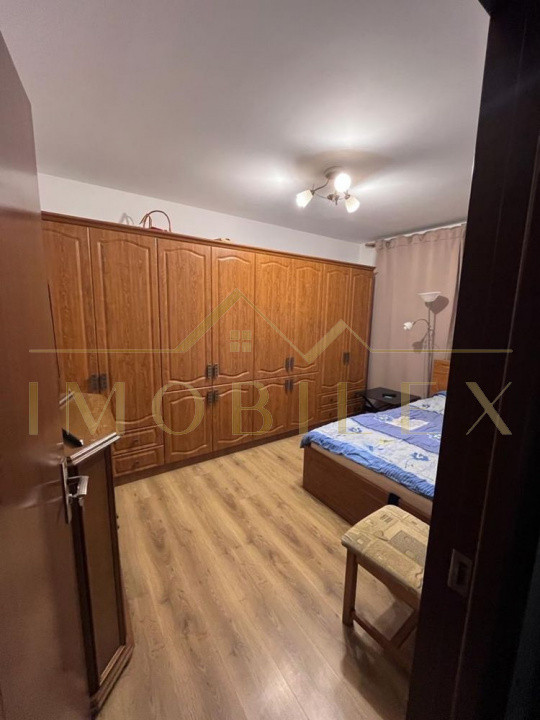 Apartament mobilat, parcare, zona Sesul de Sus