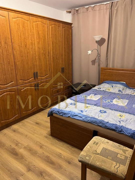 Apartament mobilat, parcare, zona Sesul de Sus
