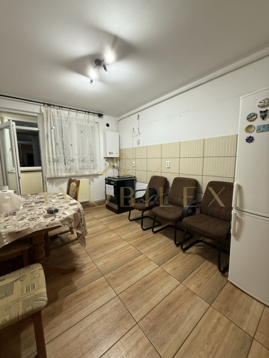 Apartament mobilat, parcare, zona Sesul de Sus