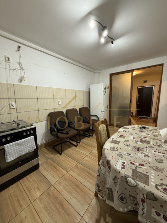 Apartament mobilat, parcare, zona Sesul de Sus