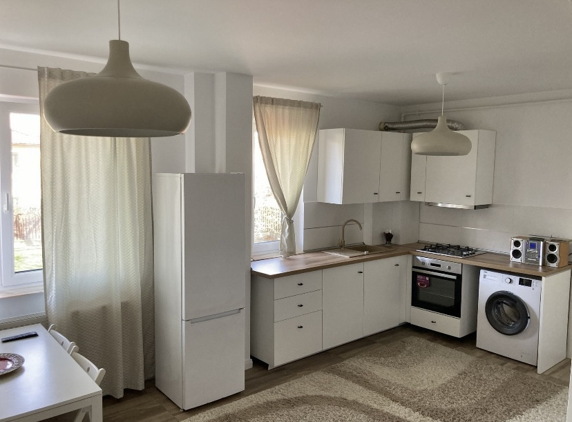 Apartament 3 camere, mobilat, zona Teilor