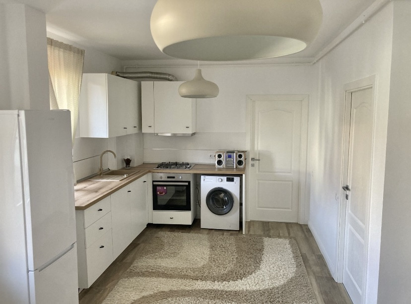 Apartament 3 camere, mobilat, zona Teilor