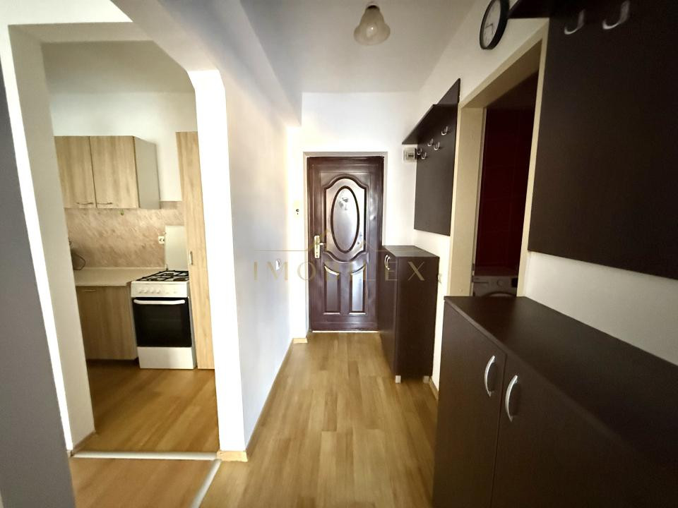 Apartament 2 camere de închiriat, parcare, zona Porii