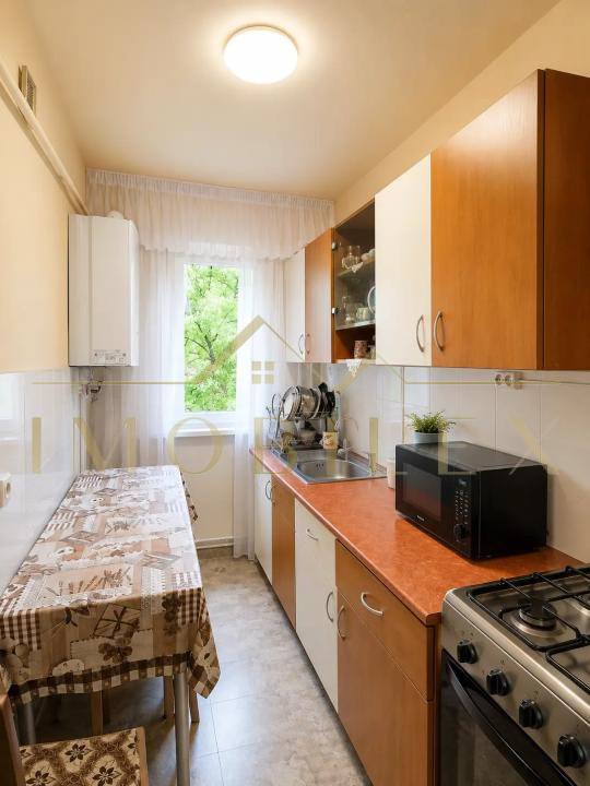 Apartament 3 camere decomandate , etaj intermediar, zona Manastur 