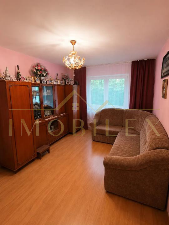Apartament 3 camere decomandate , etaj intermediar, zona Manastur 