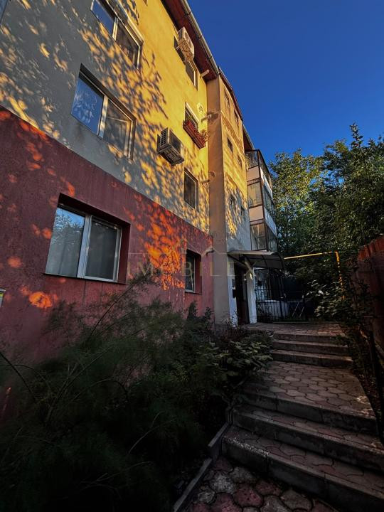 Apartament cu o camera decomandat ,zona UMF