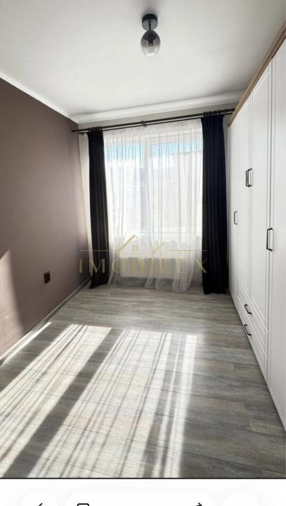 Apartament 3 camere , 2 locuri de parcare, zona Terra