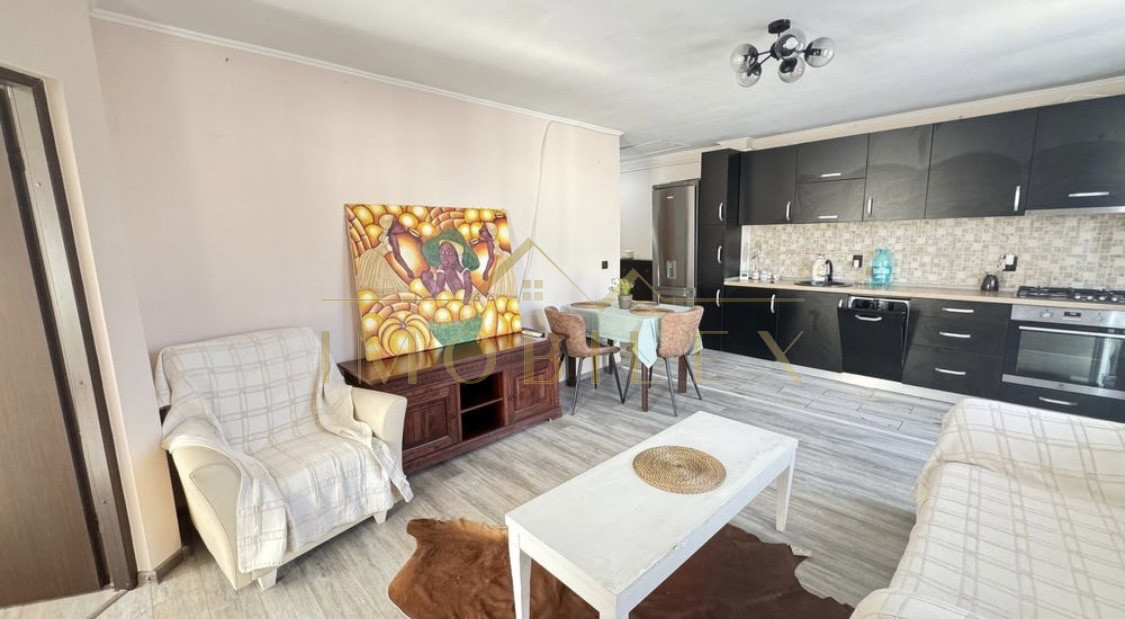 Apartament 3 camere , 2 locuri de parcare, zona Terra