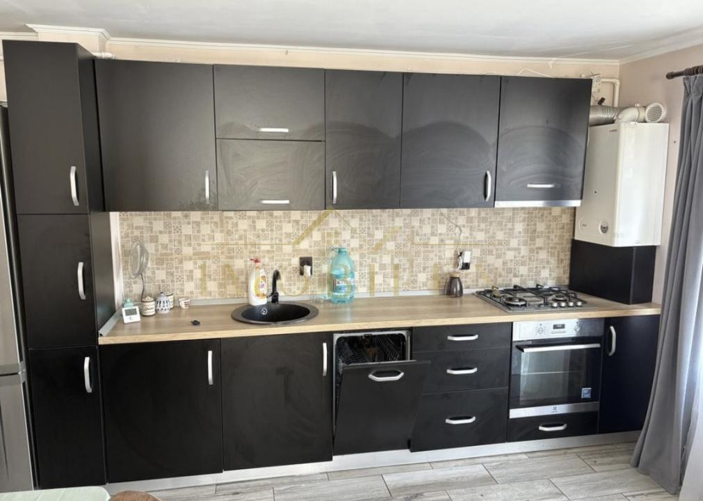 Apartament 3 camere , 2 locuri de parcare, zona Terra