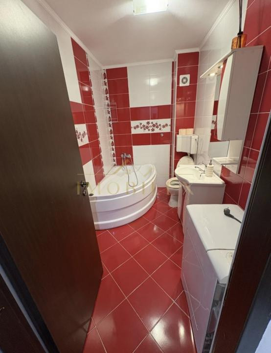 Apartament 3 camere , 2 locuri de parcare, zona Terra