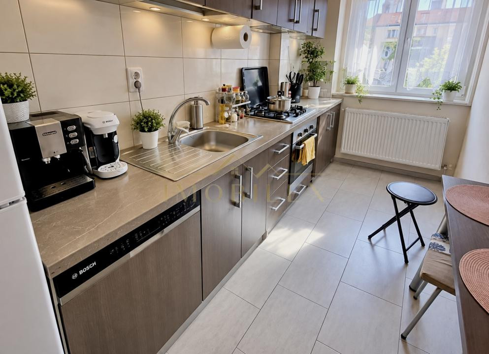 Apartament decomandat, mobilat, zona Stejarului 