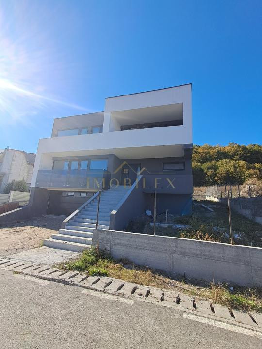 PROPRIETATE PREMIUM CU PANORAMĂ ȘI TERASĂ CIRCULABILĂ | CHINTENI