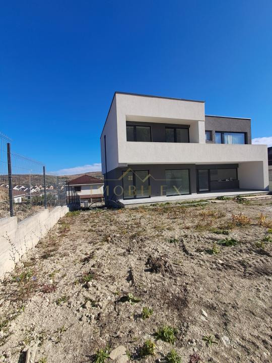 PROPRIETATE PREMIUM CU PANORAMĂ ȘI TERASĂ CIRCULABILĂ | CHINTENI