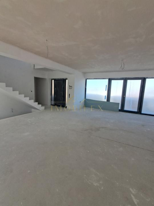 PROPRIETATE PREMIUM CU PANORAMĂ ȘI TERASĂ CIRCULABILĂ | CHINTENI
